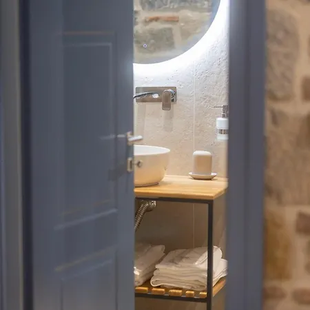 לינה וארוחת בוקר Moonlight Serenade 3*