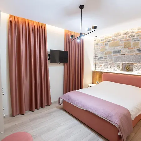 Moonlight Serenade Bed and Breakfast Κορυτσά